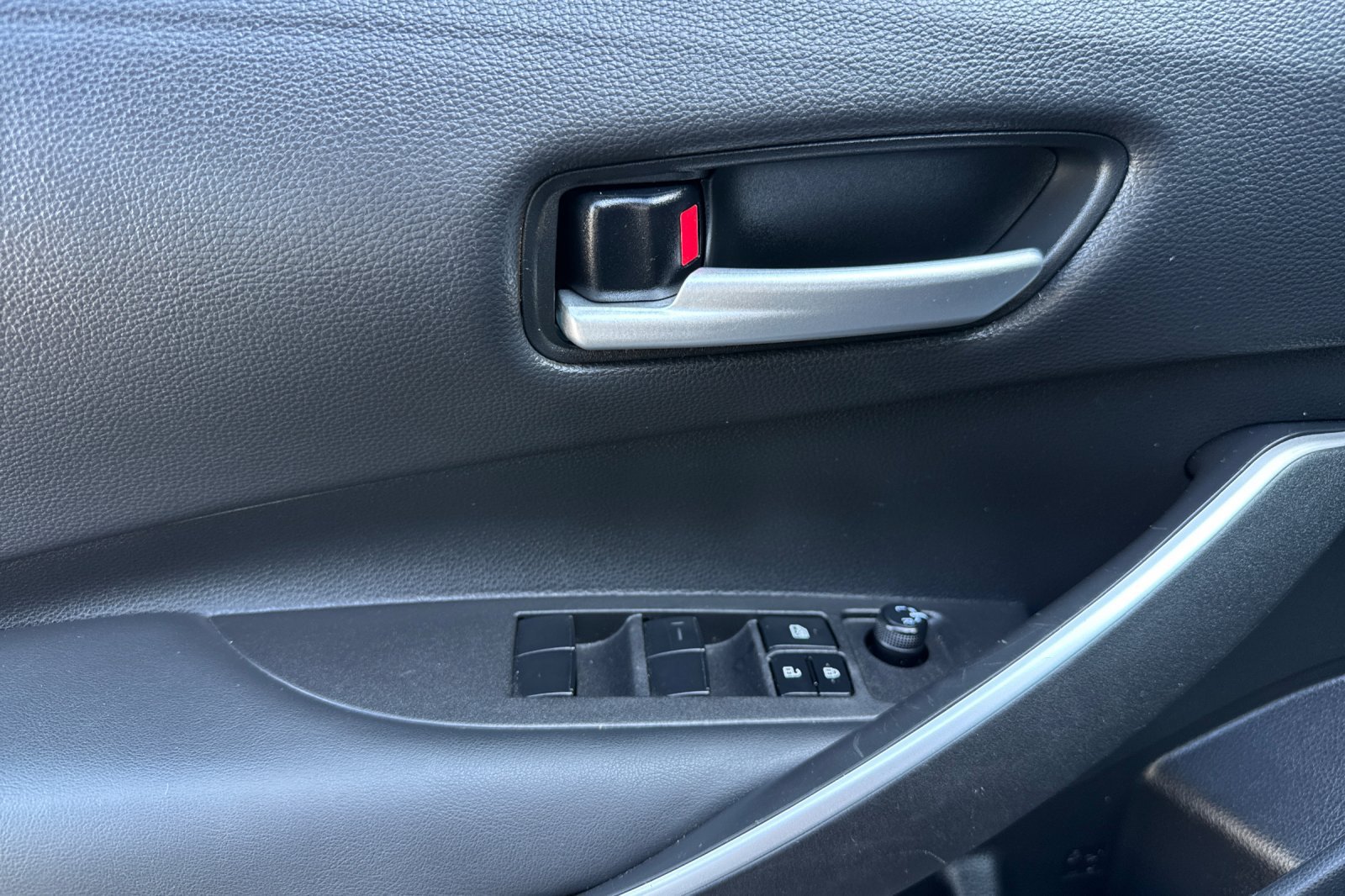 Used 2021 Toyota Corolla SE w/ Carpet Mat Package (TMS) FWD image 12