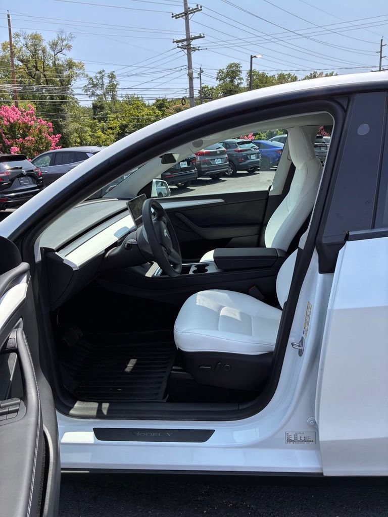 Used 2024 Tesla Model Y Long Range AWD/4WD image 28