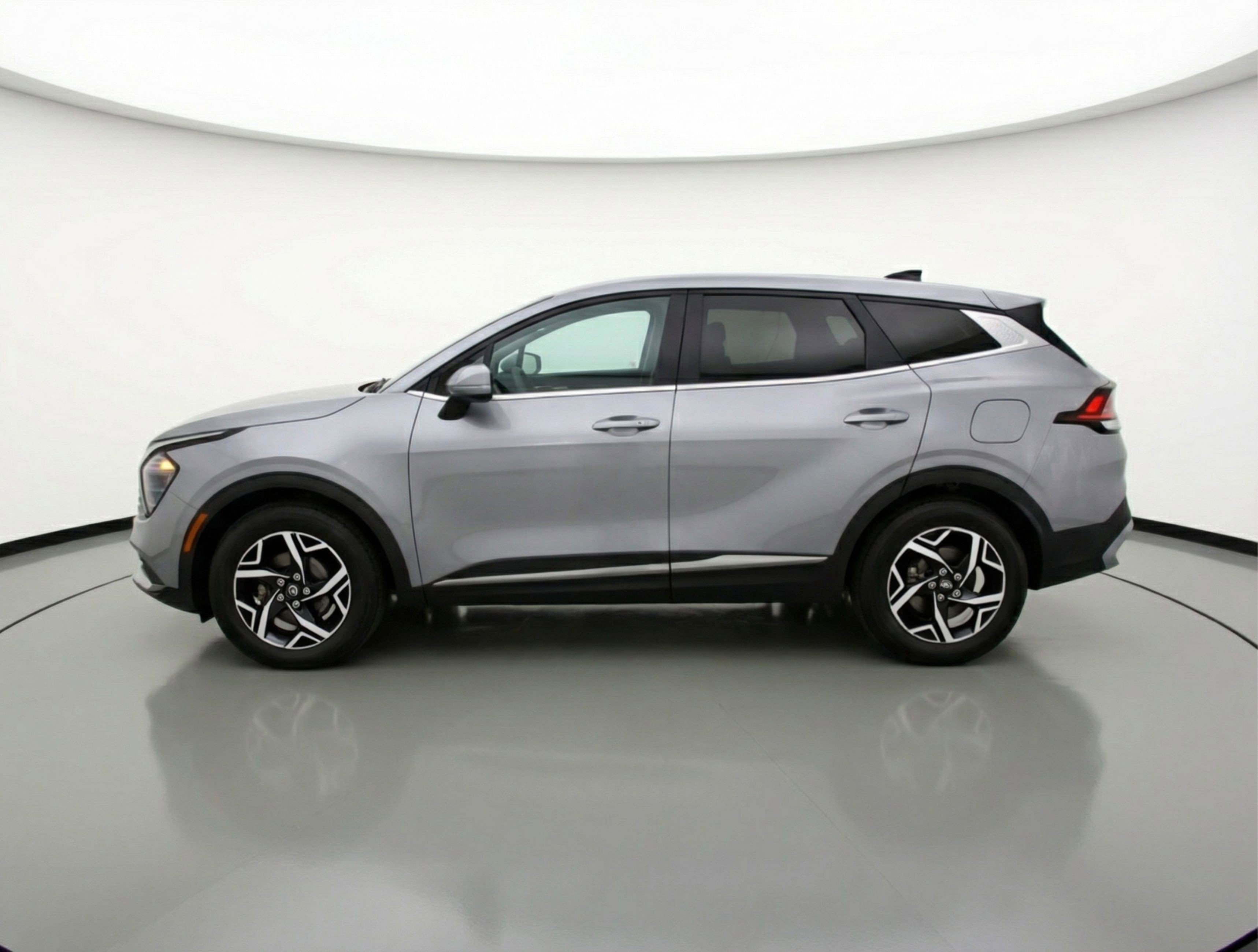 Used 2025 Kia Sportage LX image 5