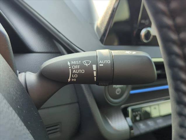 Used 2025 Toyota Prius XLE FWD image 15