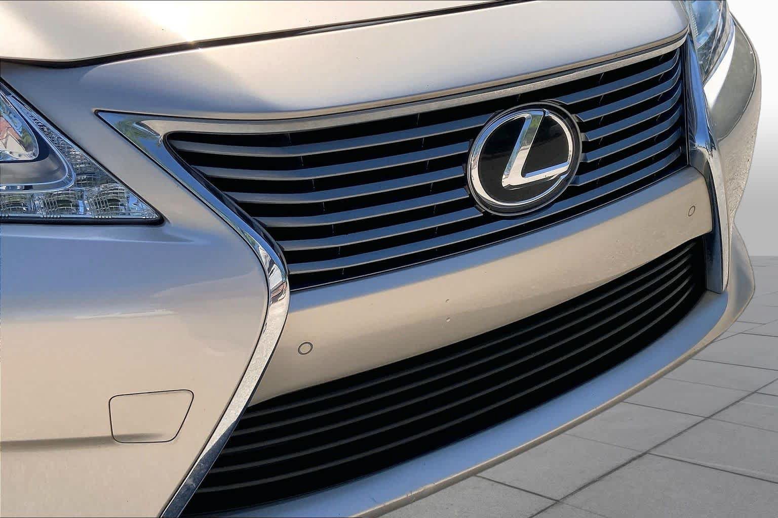Used 2014 Lexus ES 350 w/ Luxury Package FWD image 30