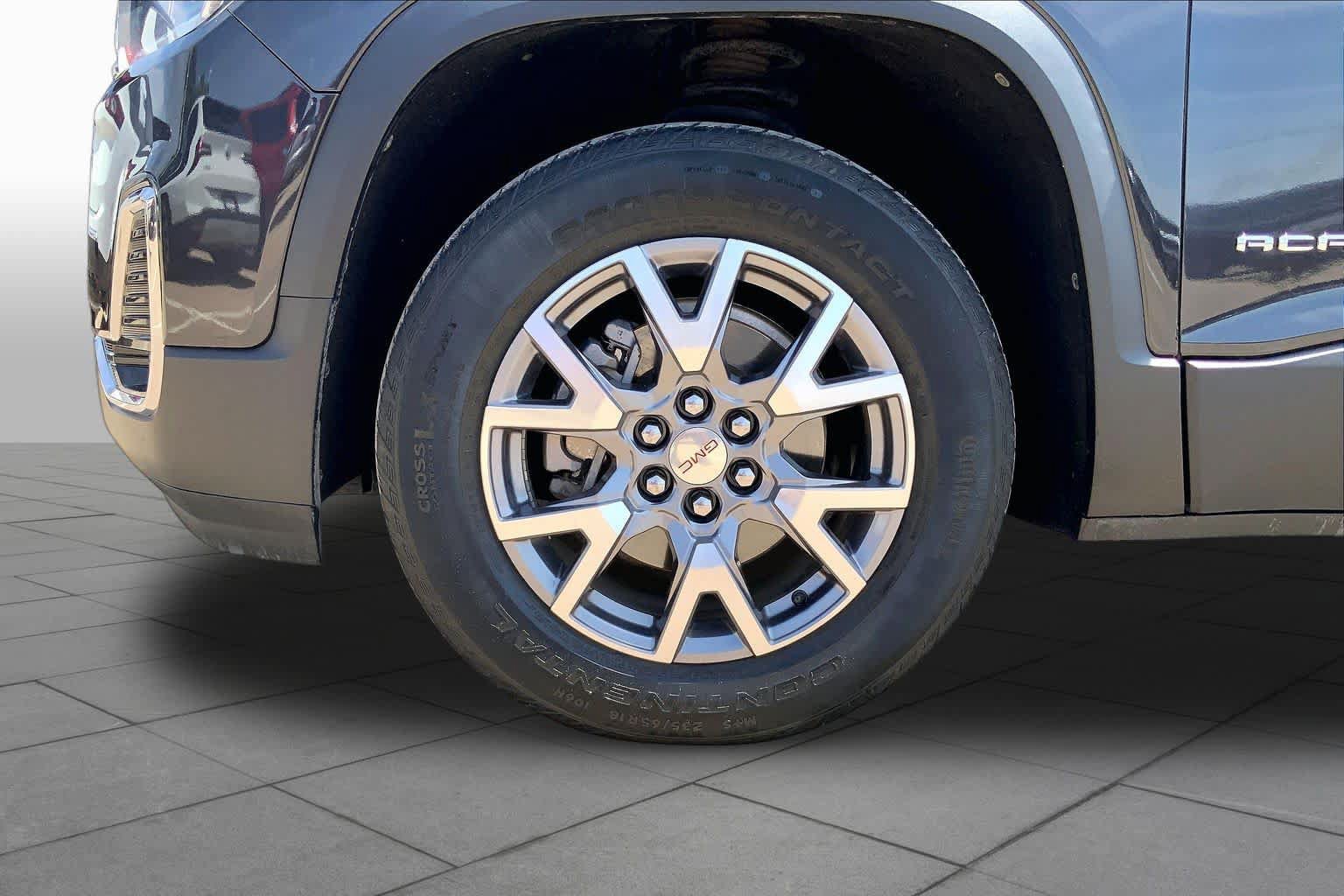 Used 2020 GMC Acadia SLT w/ Driver Alert Package II FWD image 10