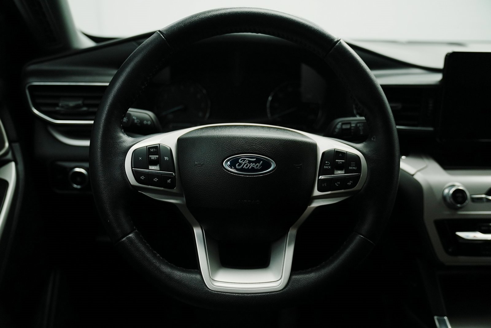 Used 2023 Ford Explorer XLT w/ Equipment Group 202A image 33