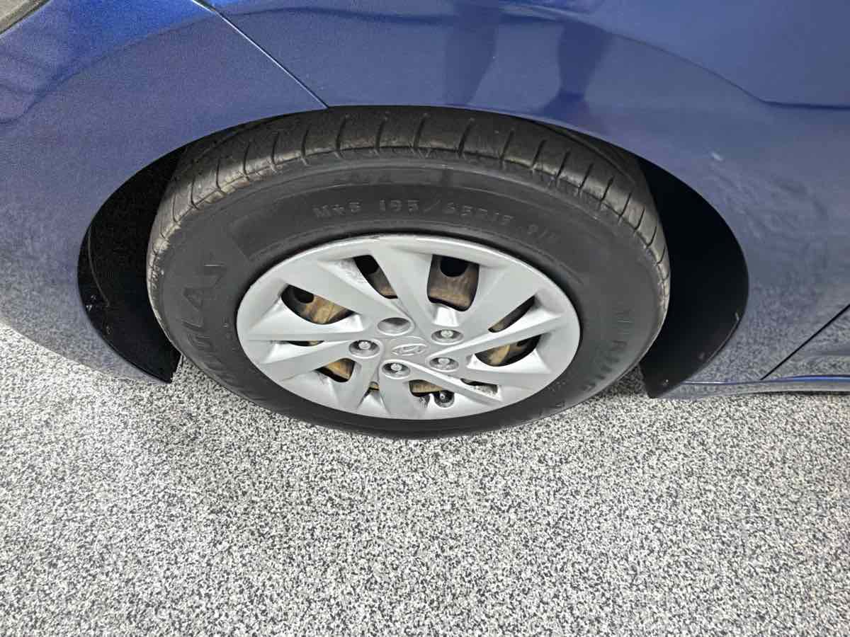 Used 2017 Hyundai Elantra SE FWD image 39