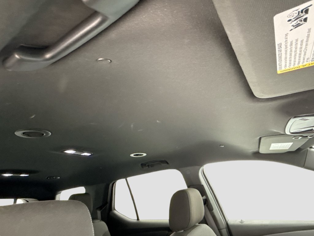 Used 2023 Chevrolet Traverse LT FWD image 16