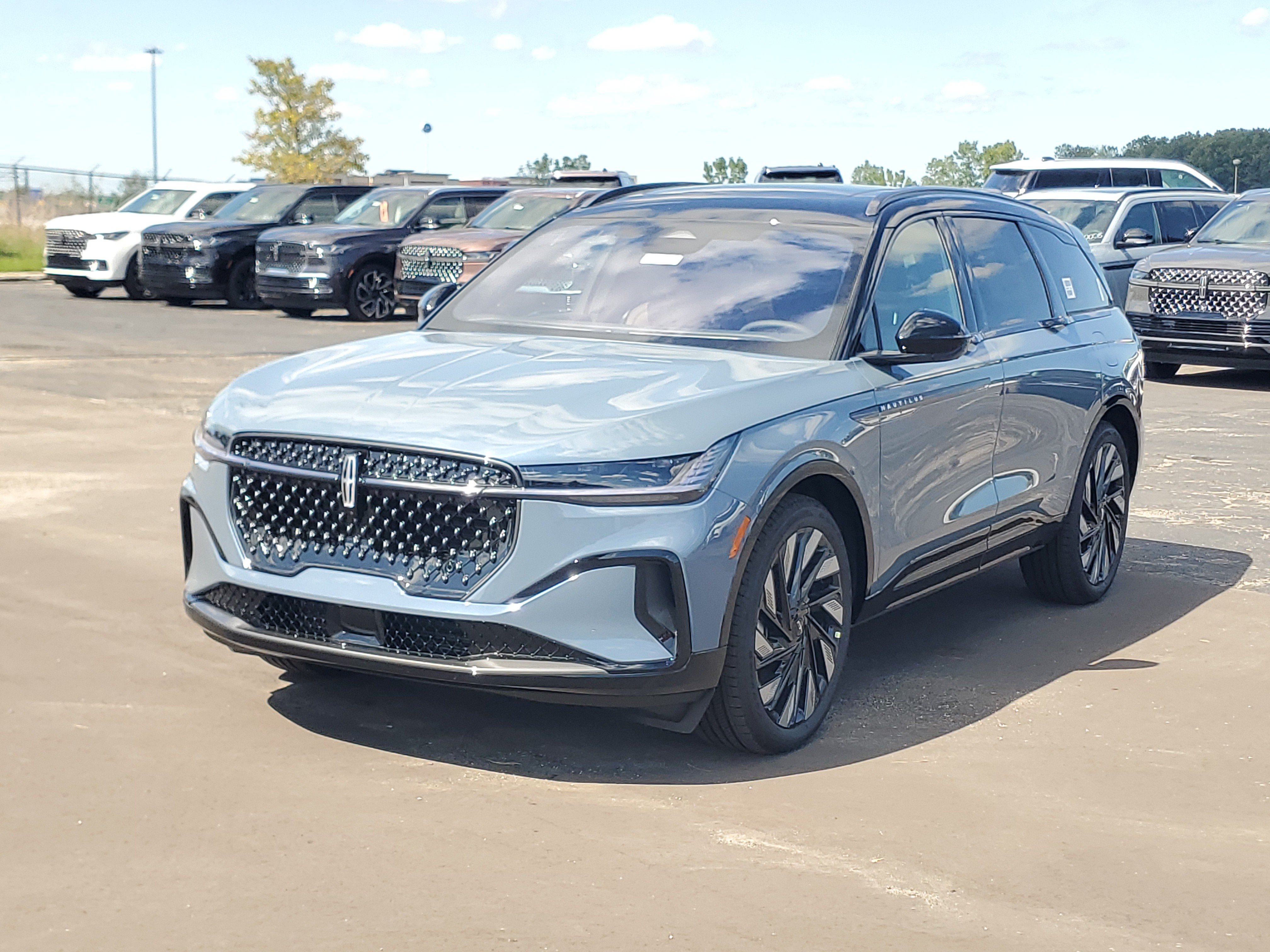 New 2026 Lincoln Nautilus Reserve AWD/4WD image 2