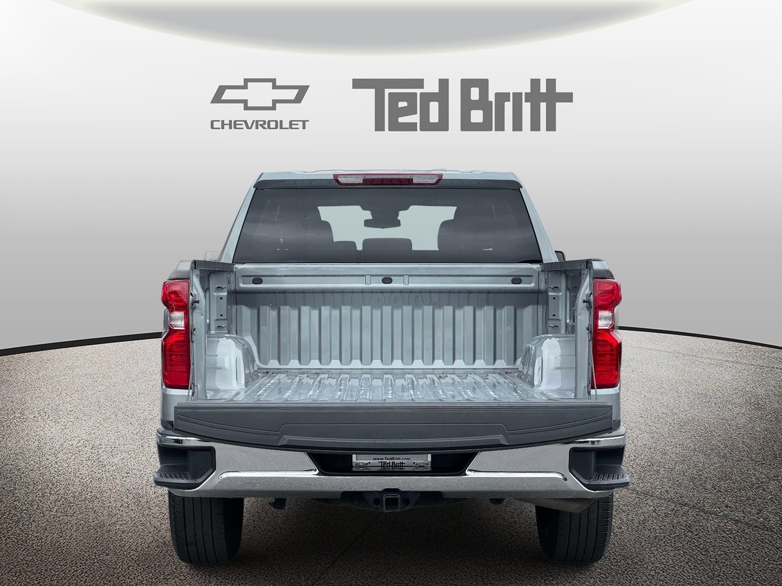 Used 2024 Chevrolet Silverado 1500 LT AWD/4WD image 6