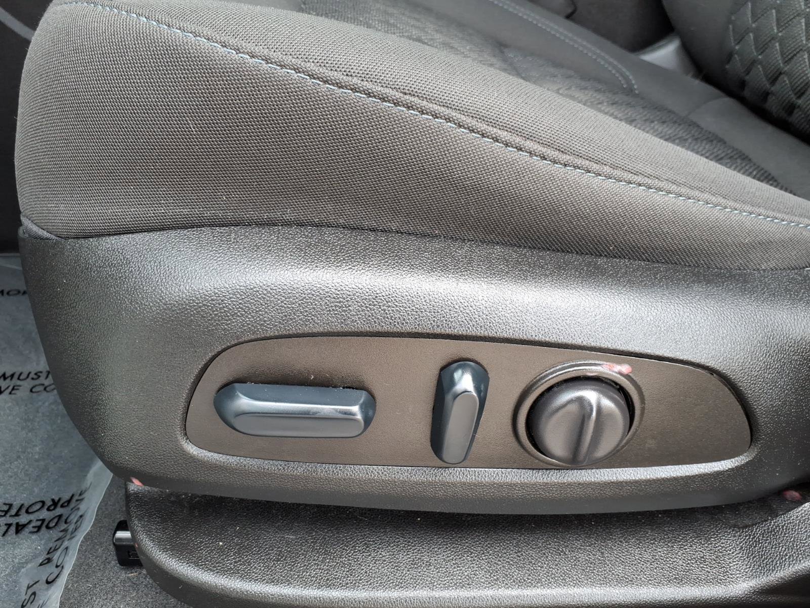 Used 2022 Chevrolet Blazer LT FWD image 19