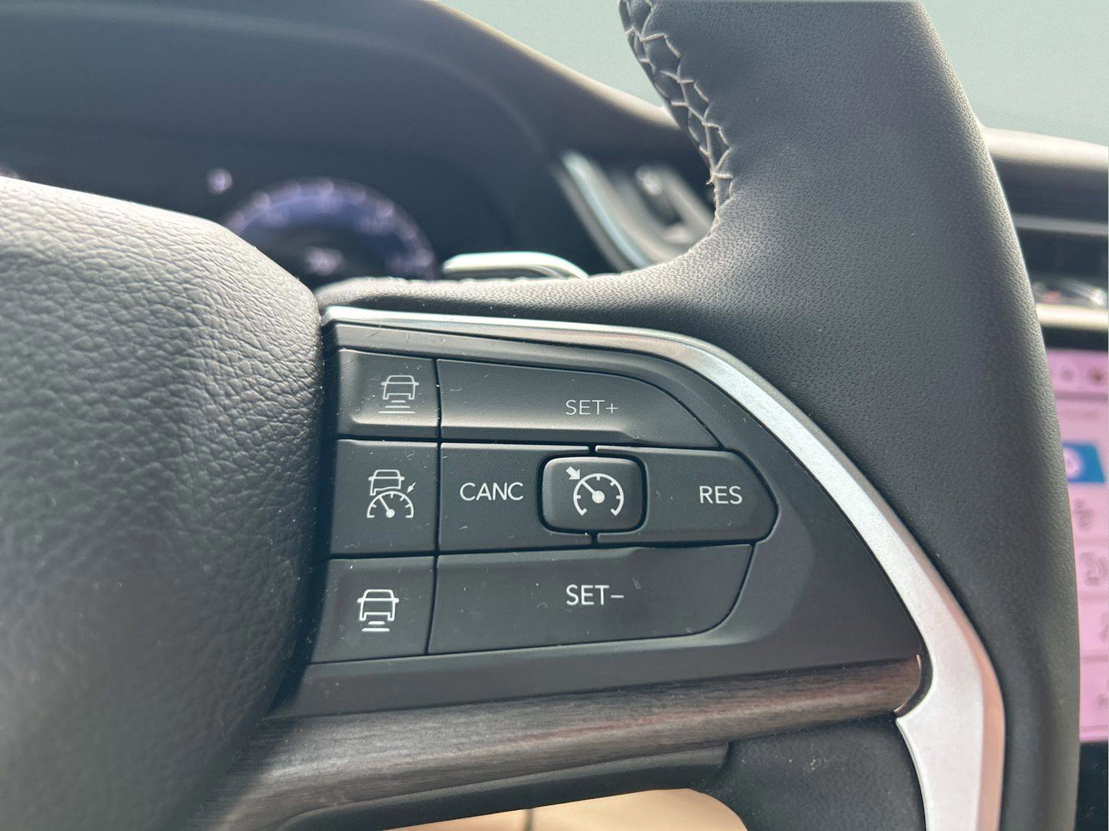 Certified 2024 Jeep Grand Cherokee L Limited w/ Black Appearance Package image 16