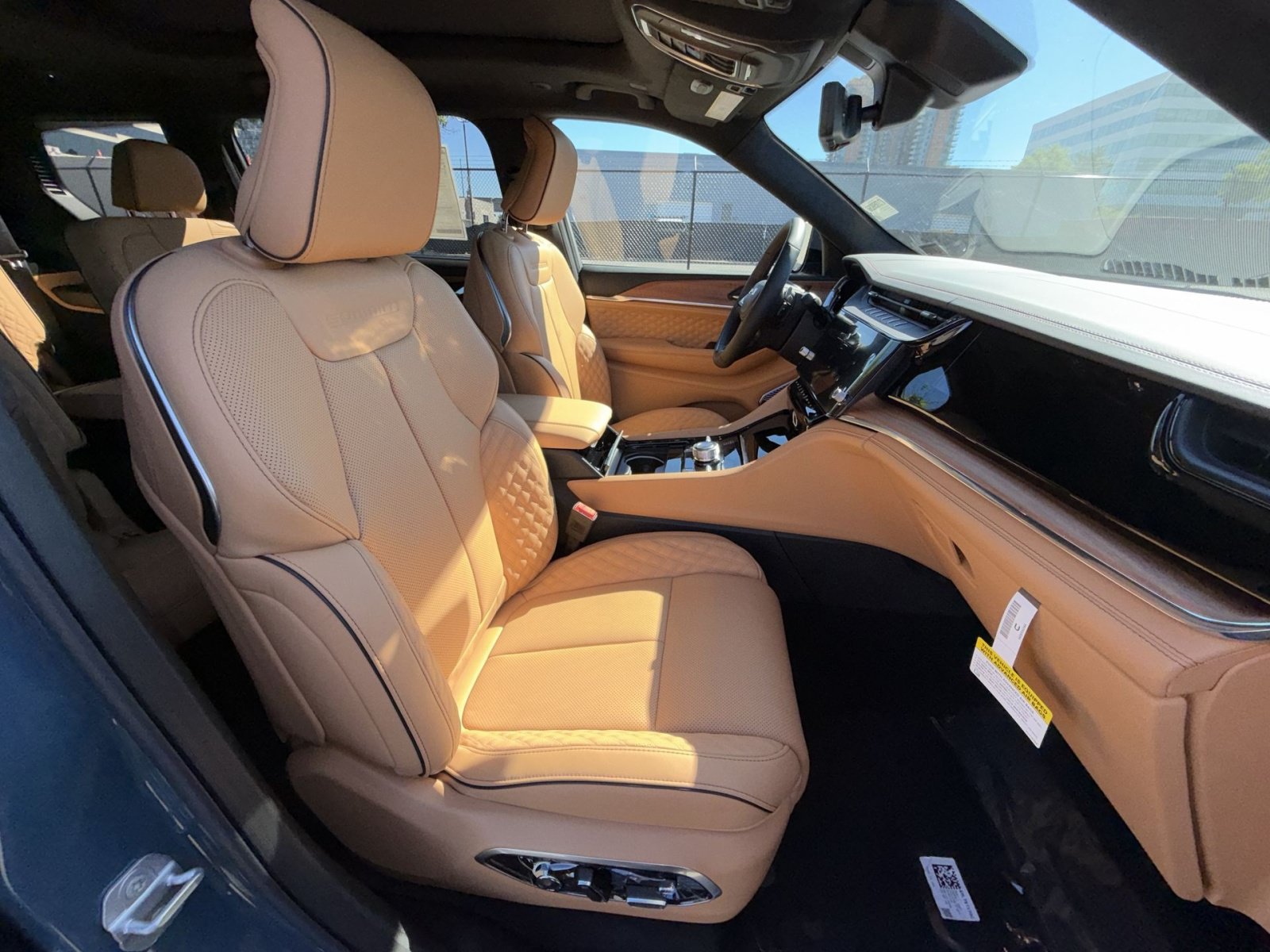 New 2026 Jeep Grand Cherokee L Summit w/ Obsidian Package AWD/4WD image 28
