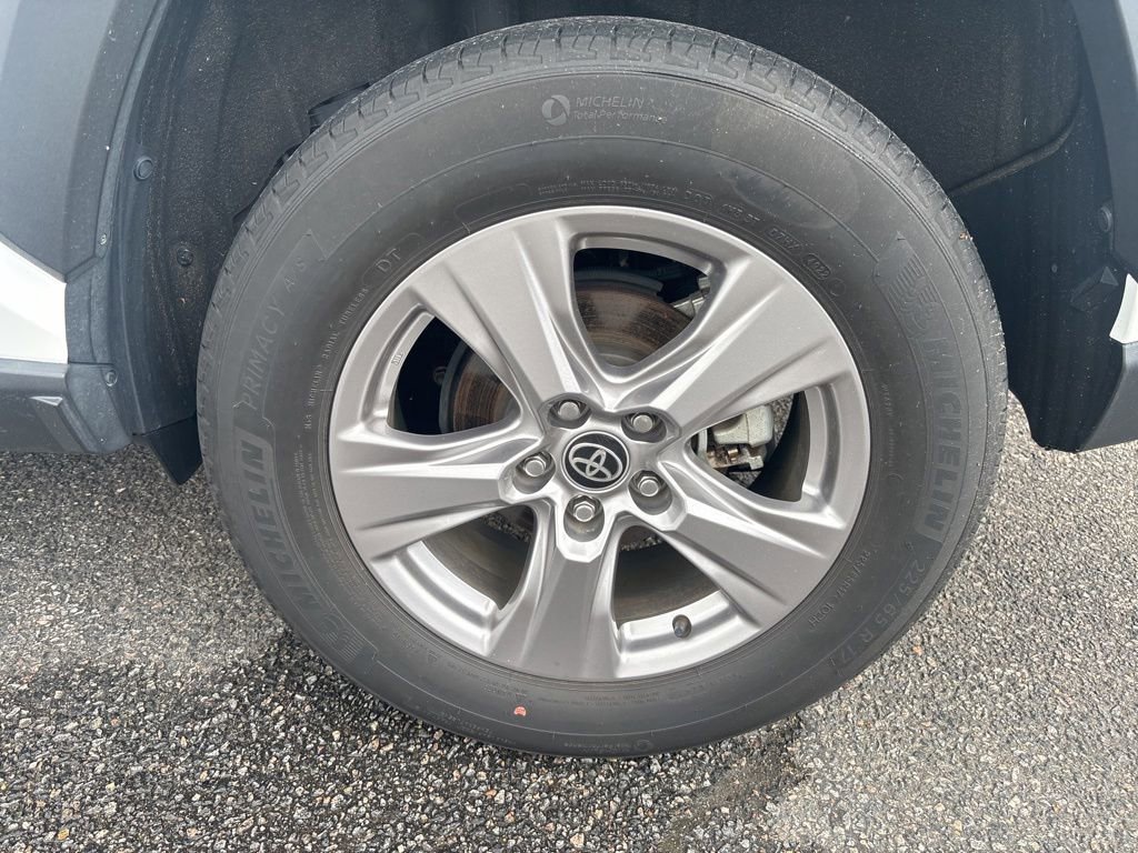 Used 2023 Toyota RAV4 XLE AWD/4WD image 10
