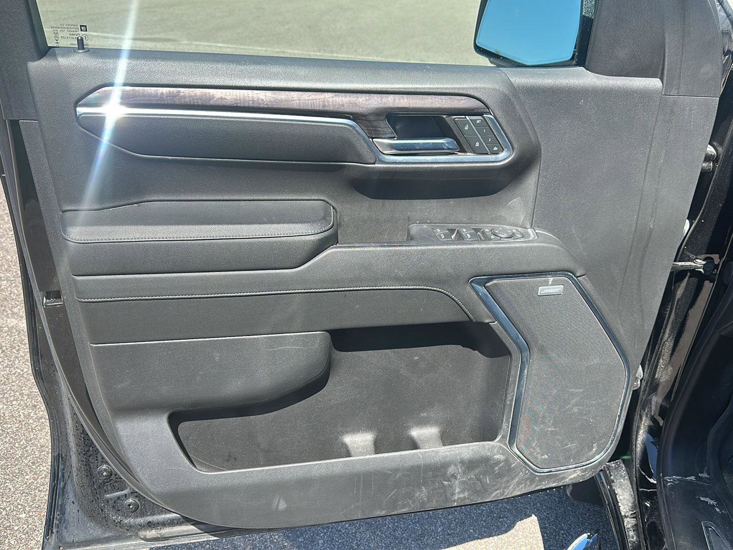 Used 2024 Chevrolet Silverado 1500 LTZ w/ LTZ Premium Package image 9