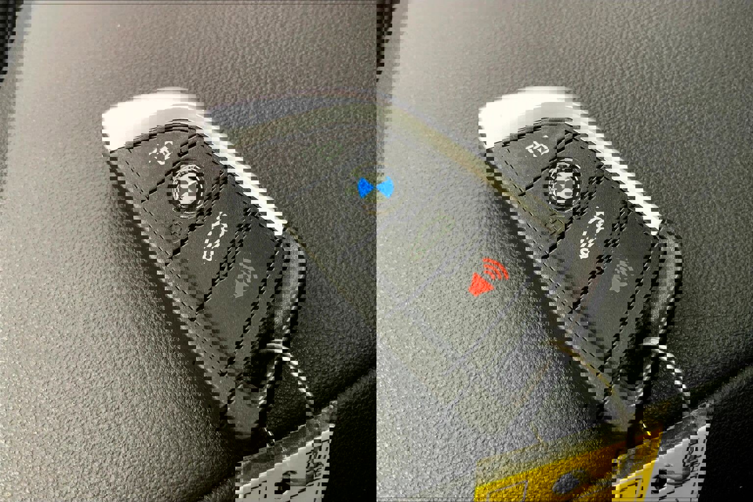 Used 2025 BMW 330i xDrive Sedan w/ Premium Package AWD/4WD image 9