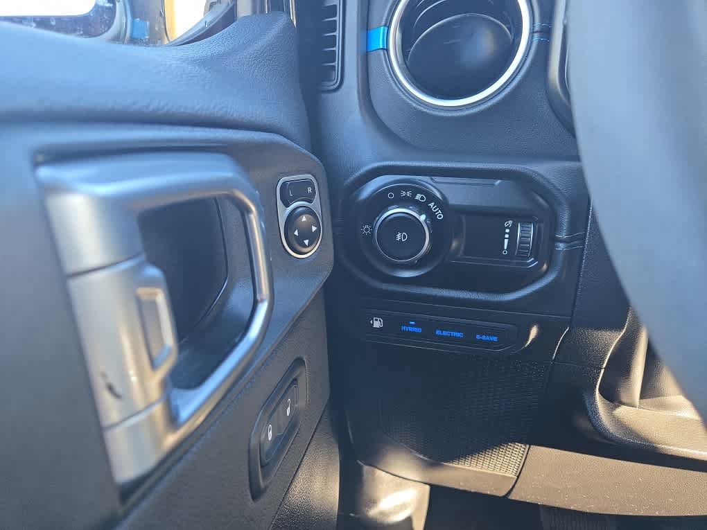 Used 2024 Jeep Wrangler High Altitude AWD/4WD image 21