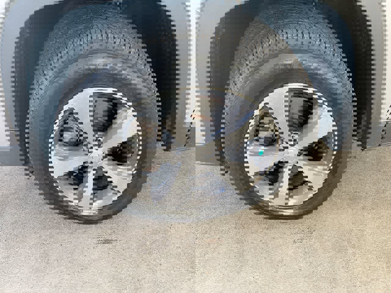 Used 2019 Jeep Cherokee Limited image 10