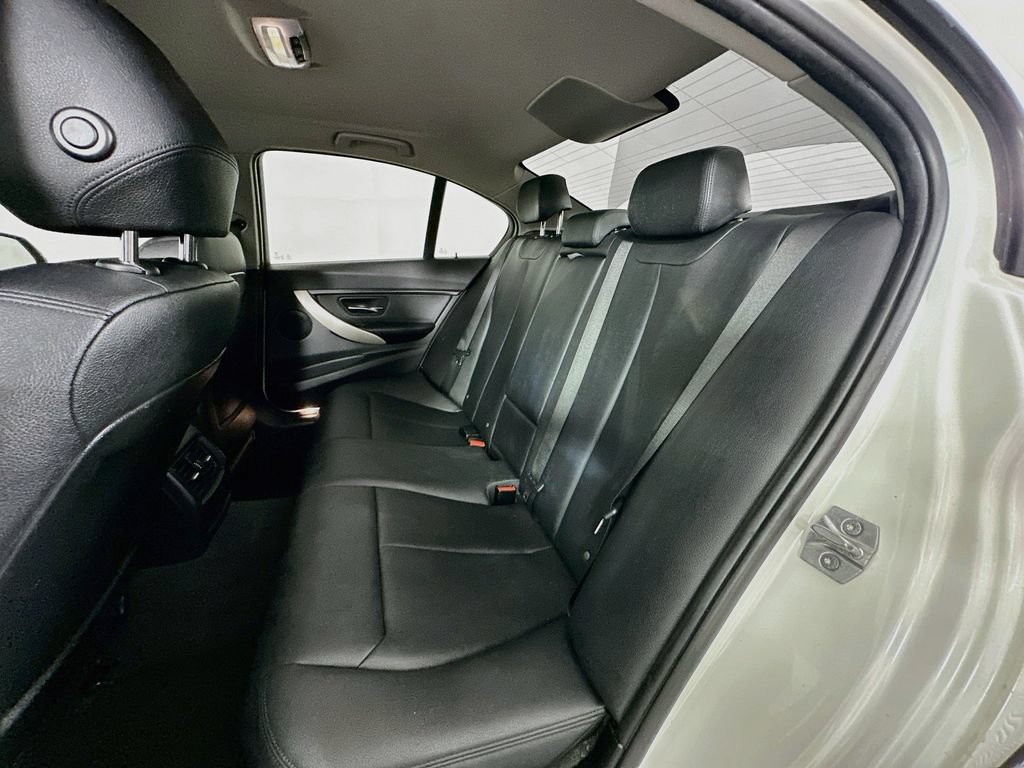 Used 2015 BMW 320i Sedan RWD image 22