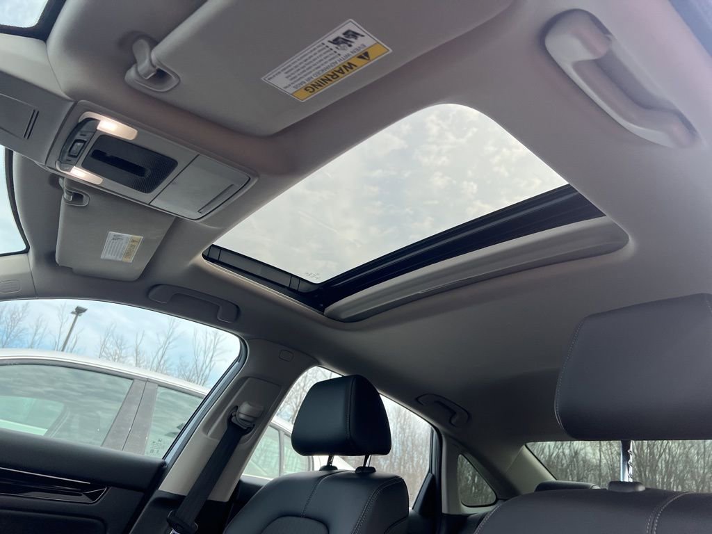 Used 2023 Honda Civic Touring image 9