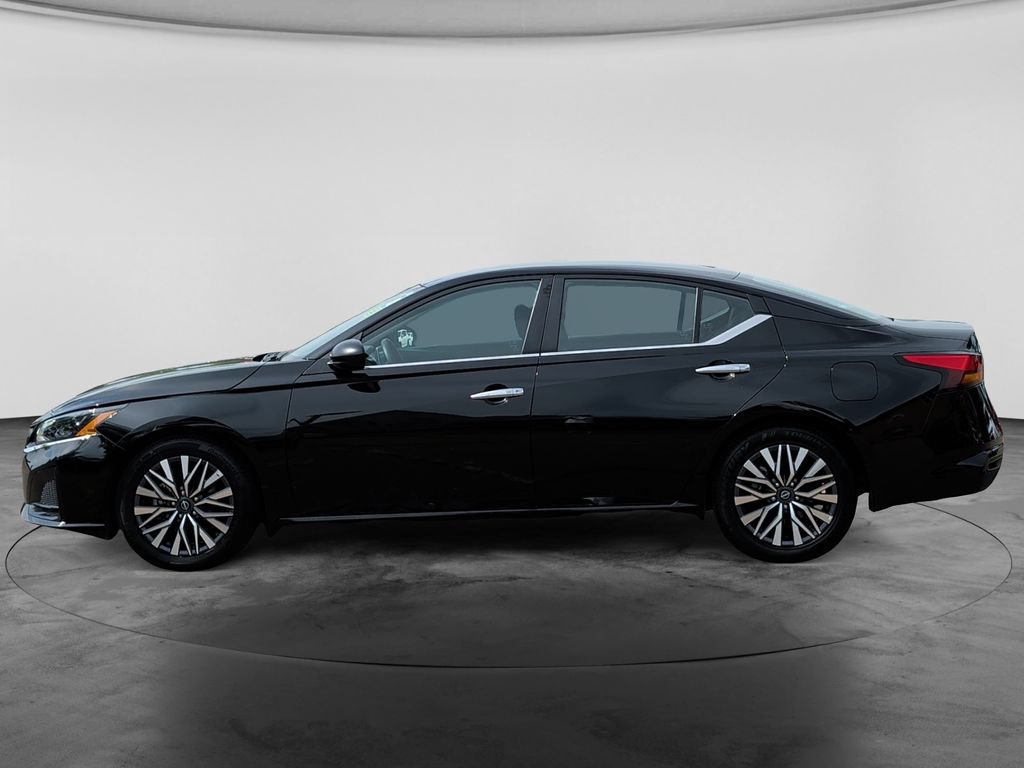 Used 2025 Nissan Altima 2.5 SV FWD image 4