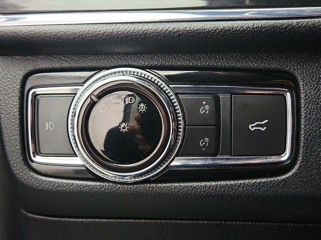 Used 2018 Lincoln Navigator L Reserve w/ Technology Package image 26