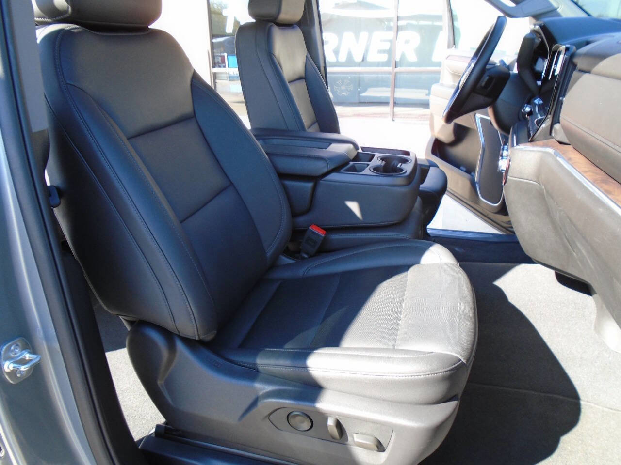 Used 2025 GMC Sierra 1500 SLT image 12