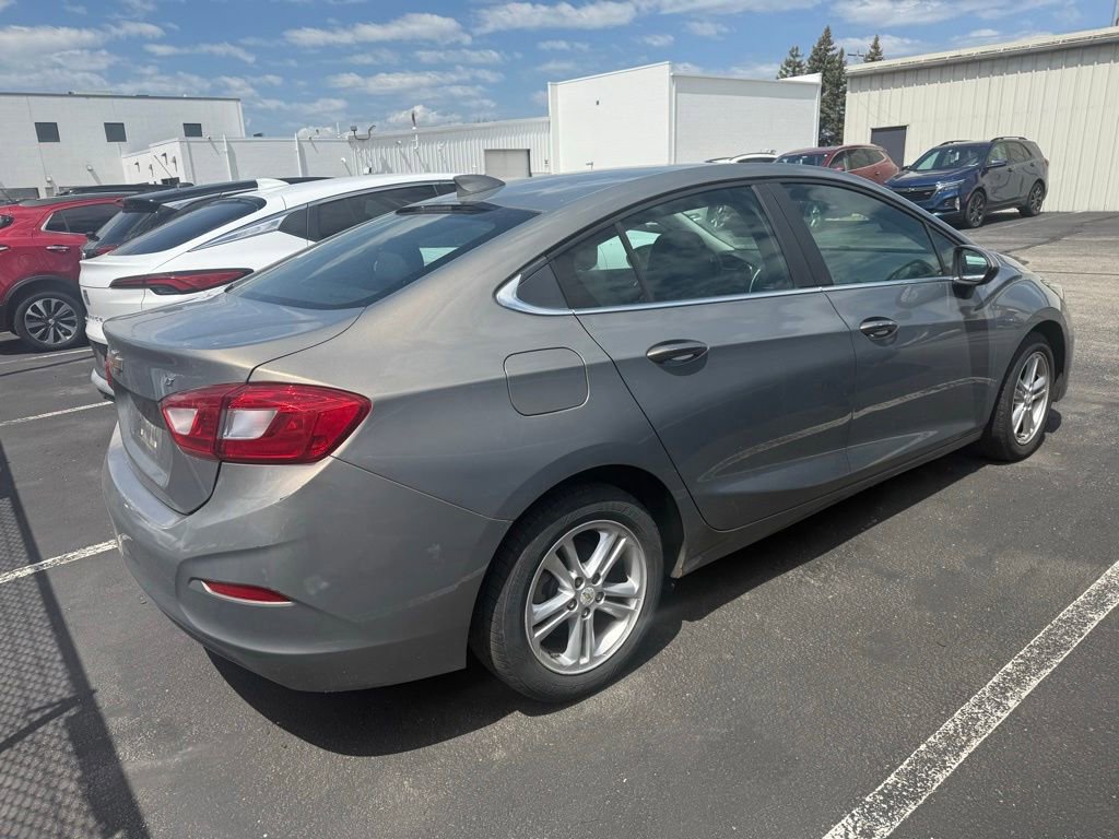 Used 2018 Chevrolet Cruze LT w/ Convenience Package FWD image 7