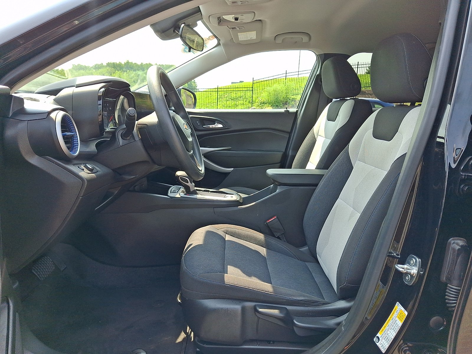 Used 2024 Chevrolet Trax LS w/ LS Convenience Package FWD image 14