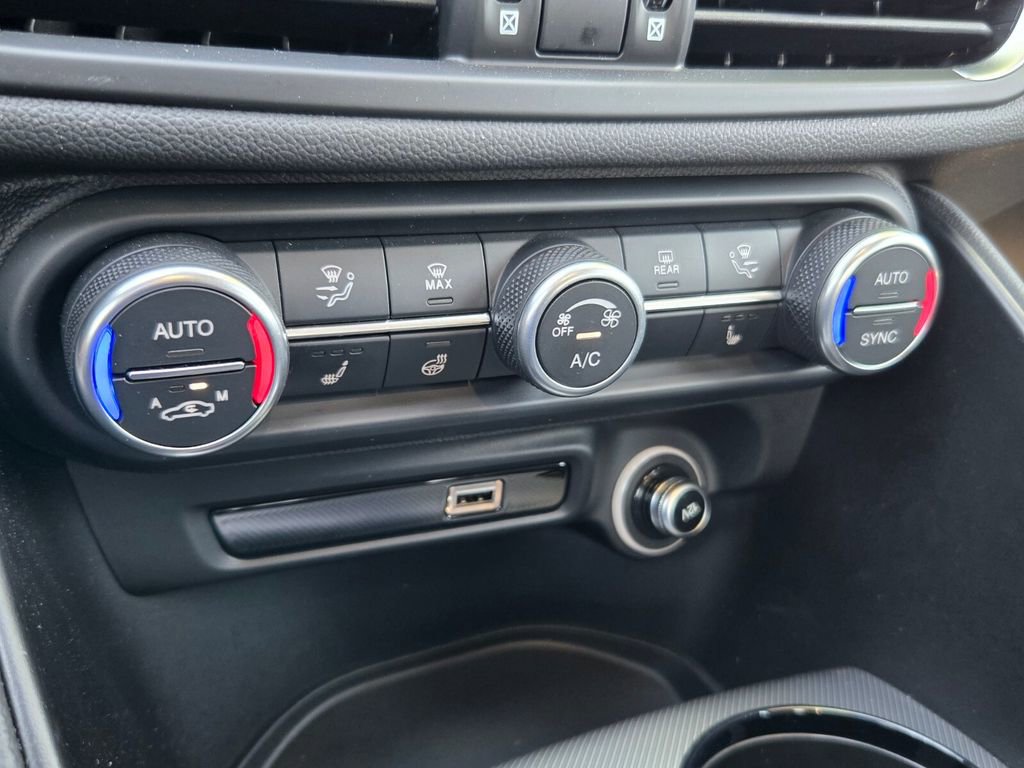 New 2025 Alfa Romeo Giulia w/ Driving Assist Package image 9