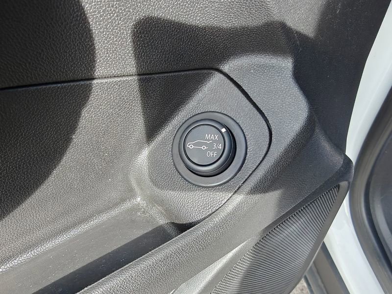 Used 2023 GMC Terrain SLE w/ Driver Convenience Package image 15