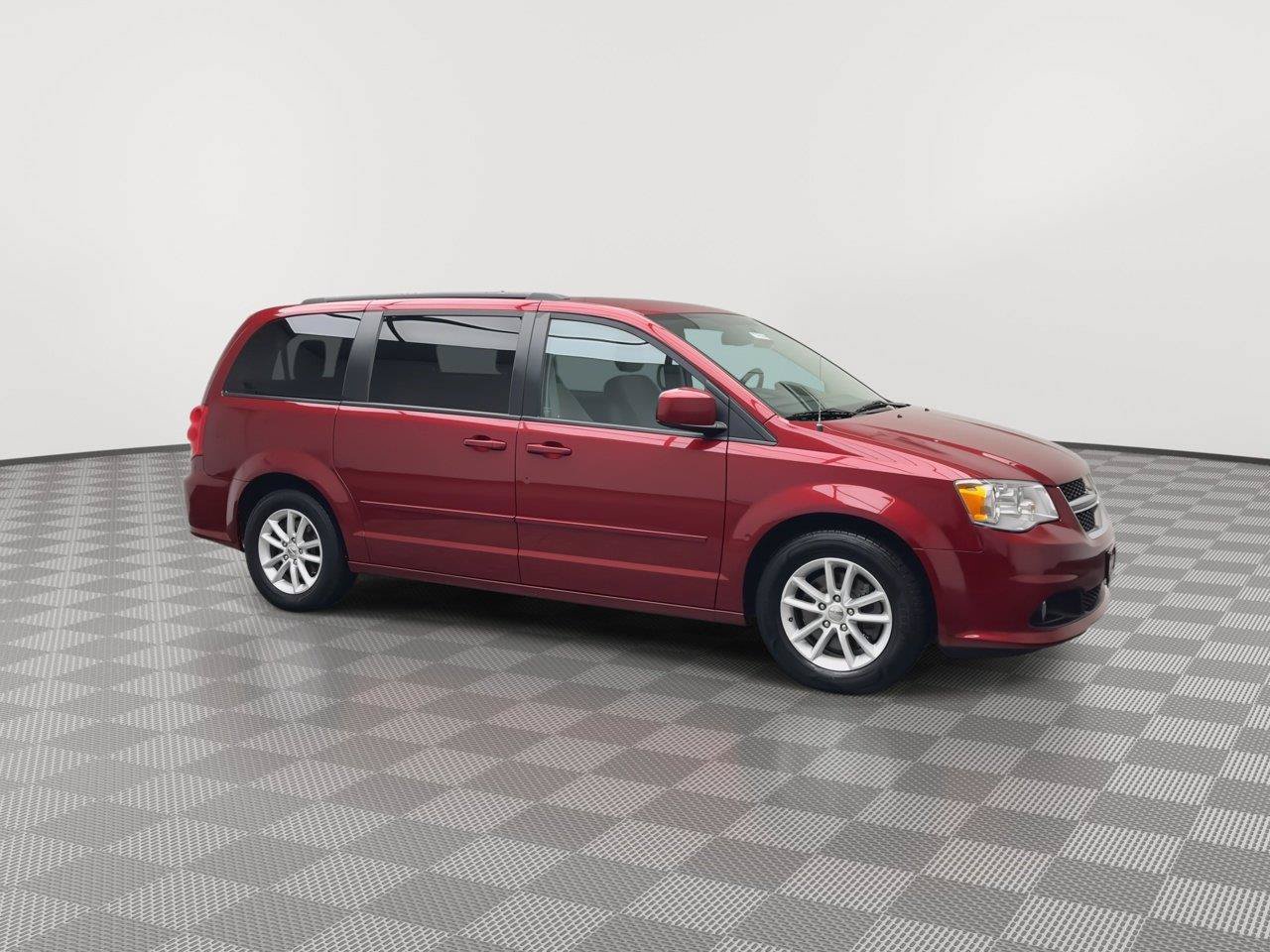 Used 2016 Dodge Grand Caravan SXT w/ UConnect Hands-Free Group FWD image 34