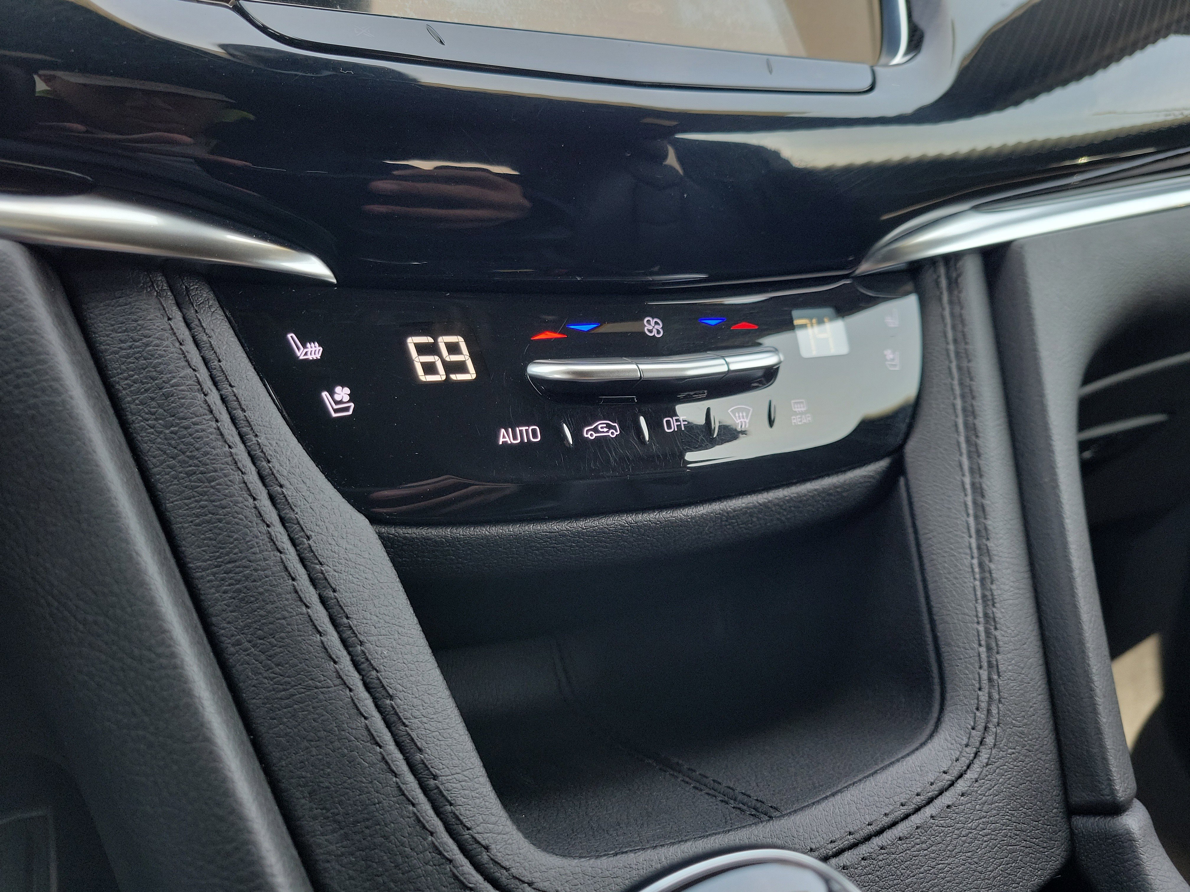 Certified 2024 Cadillac XT6 Sport w/ LPO, Onyx Lite Package image 27