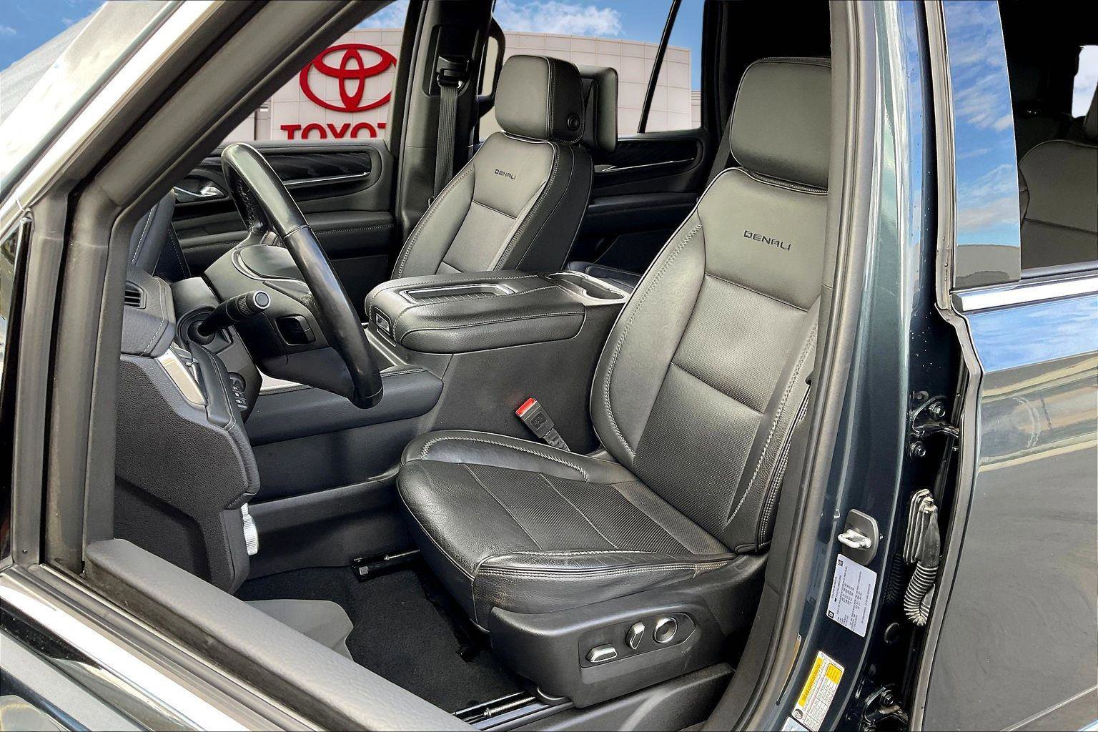 Used 2021 GMC Yukon Denali w/ Advanced Technology Package image 24