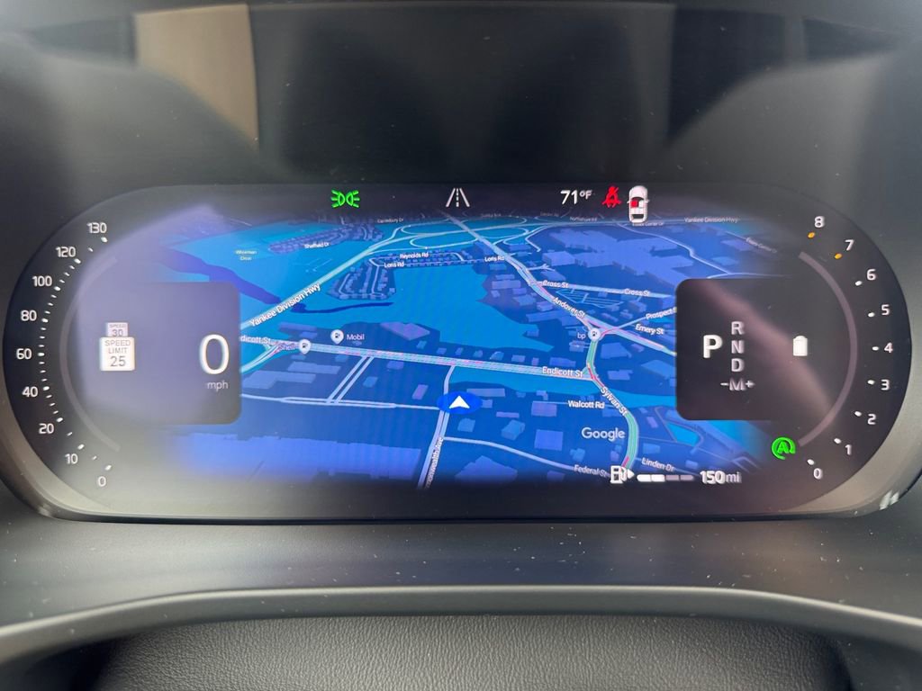 Certified 2025 Volvo XC40 B5 Plus image 23