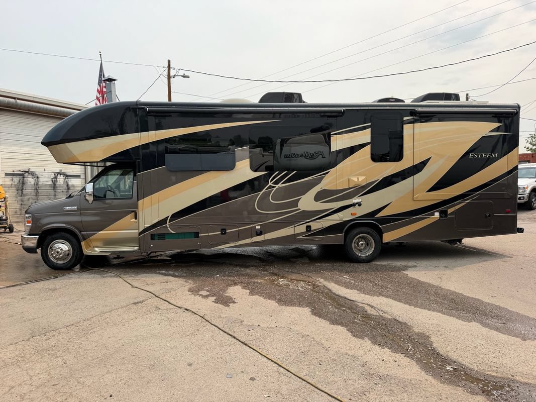 Used 2019 Ford E-450 and Econoline 450 Super Duty w/ Motorhome Prep Package RWD image 10
