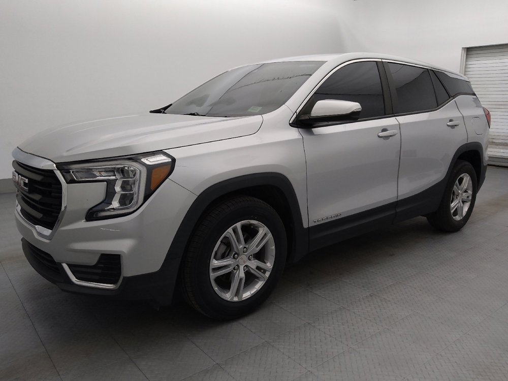 Used 2022 GMC Terrain SLE image 2
