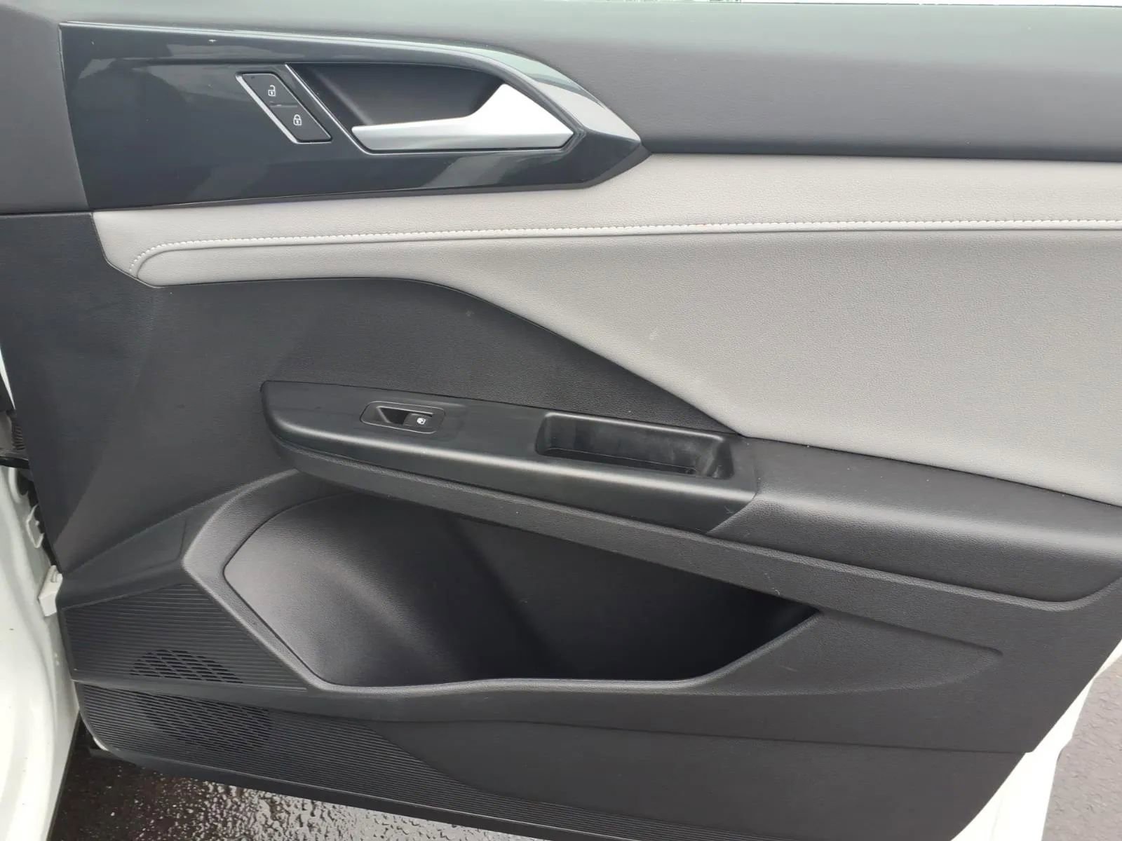 Used 2022 Volkswagen Taos SEL w/ Panoramic Sunroof Package AWD/4WD image 11