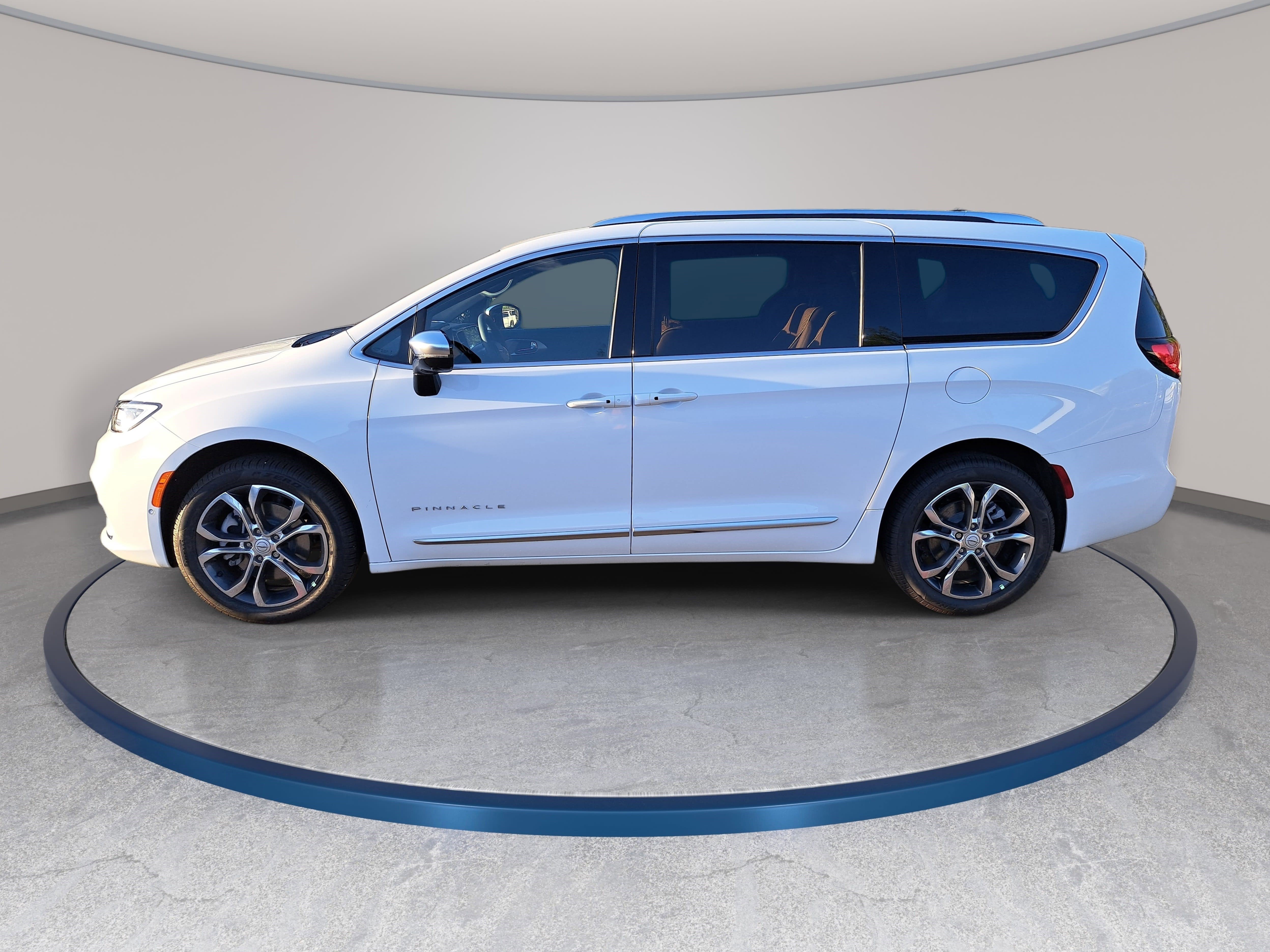 New 2026 Chrysler Pacifica Pinnacle image 8