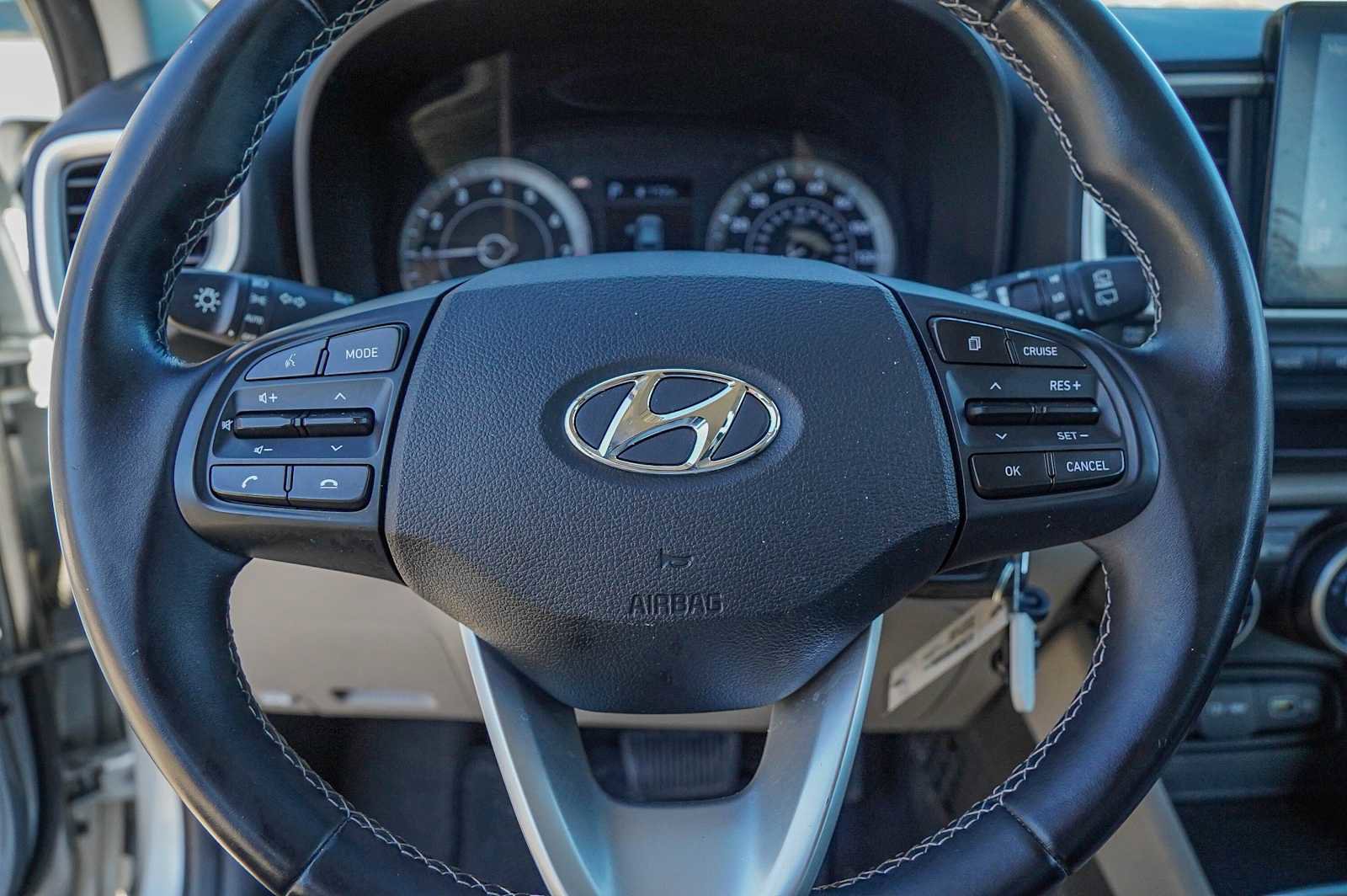 Used 2022 Hyundai Venue SEL image 12