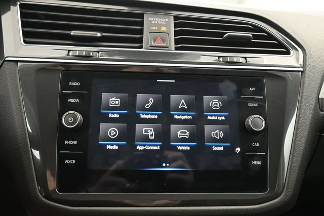 Used 2023 Volkswagen Tiguan SE w/ Panoramic Sunroof Package FWD image 18