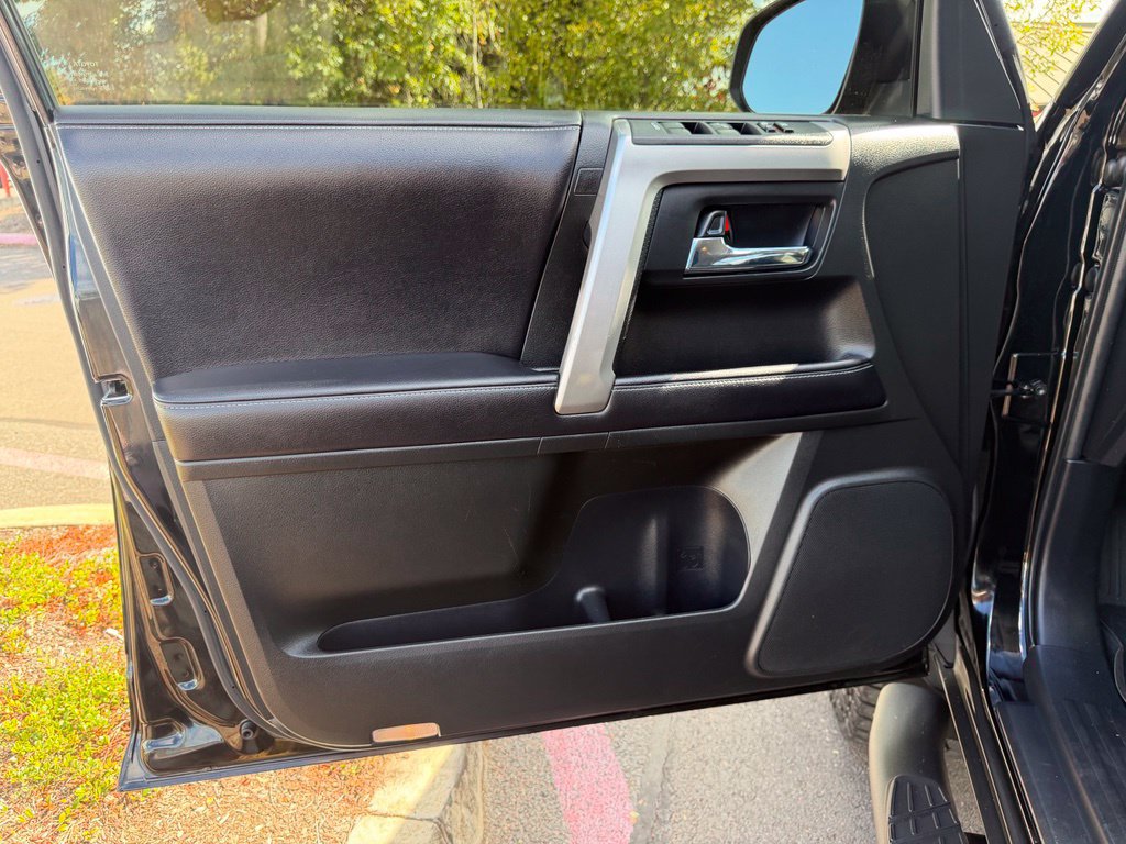Used 2018 Toyota 4Runner SR5 AWD/4WD image 11