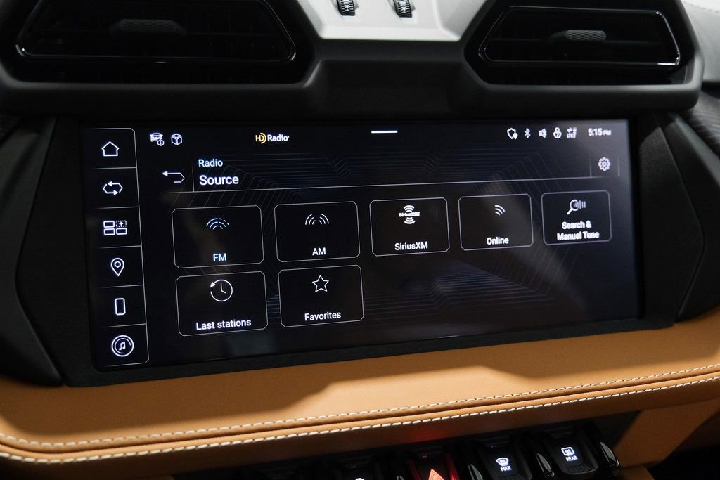 Used 2025 Lamborghini Urus SE image 33