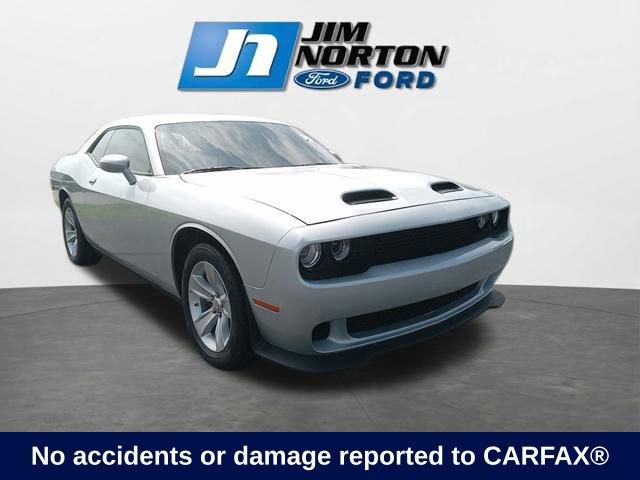 Used 2023 Dodge Challenger SXT image 1