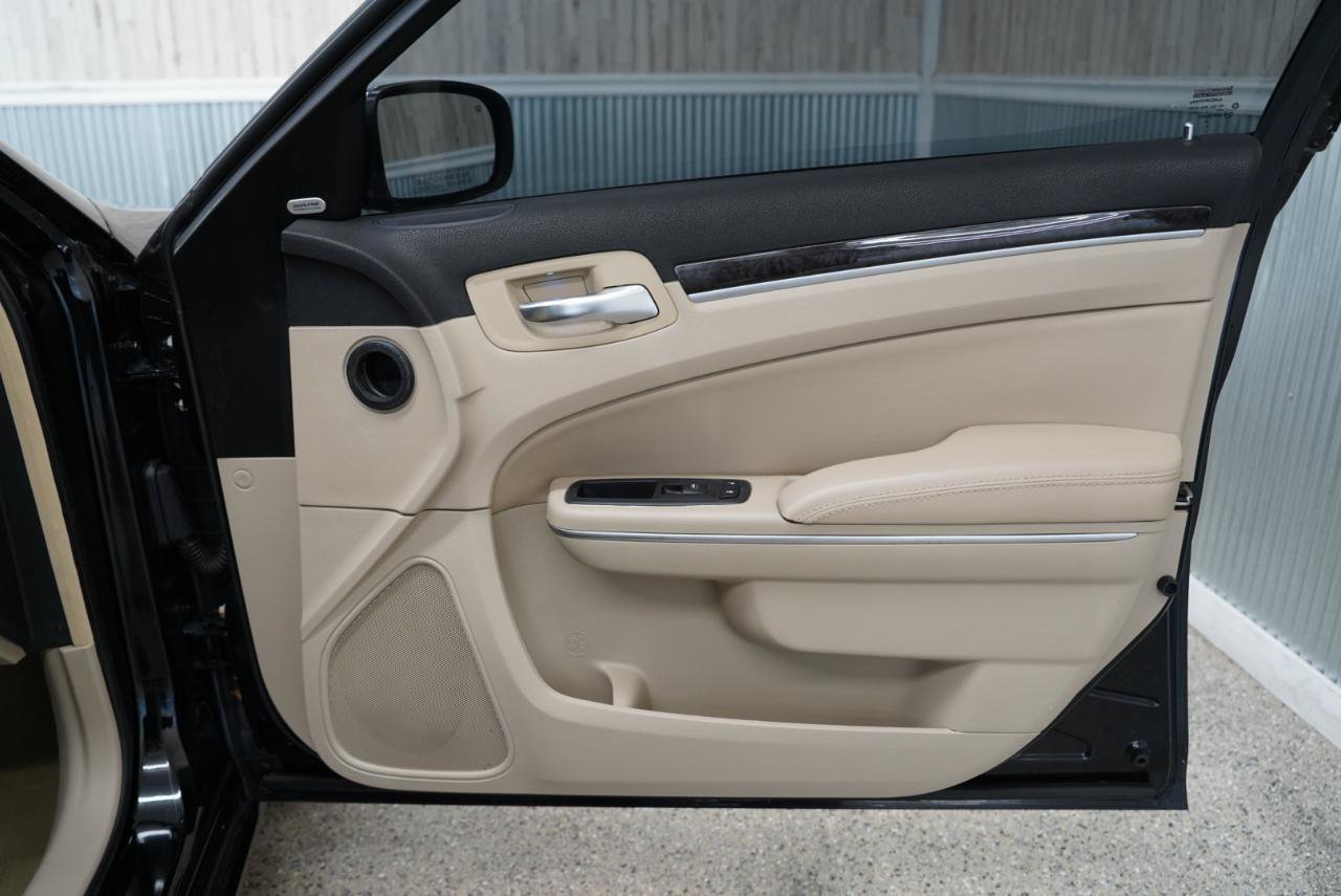 Used 2011 Chrysler 300 Limited RWD image 29