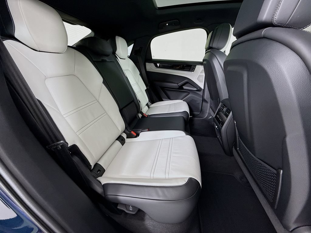 New 2026 Porsche Cayenne Coupe AWD/4WD image 32