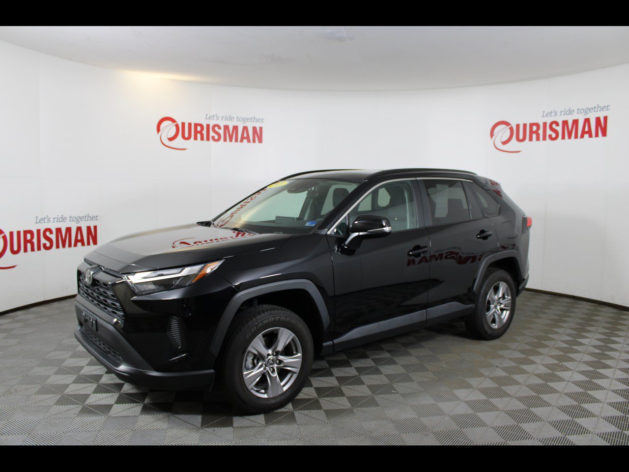 Used 2025 Toyota RAV4 XLE w/ Convenience Package AWD/4WD image 2