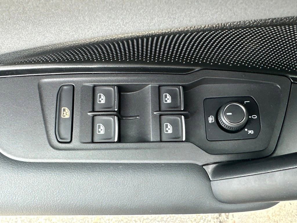 Used 2025 Volkswagen Tiguan SE R-Line AWD/4WD image 16
