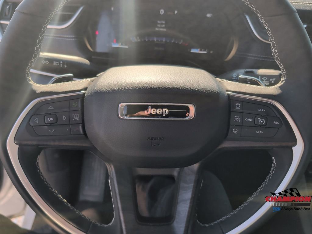 Used 2025 Jeep Grand Cherokee Limited AWD/4WD image 14