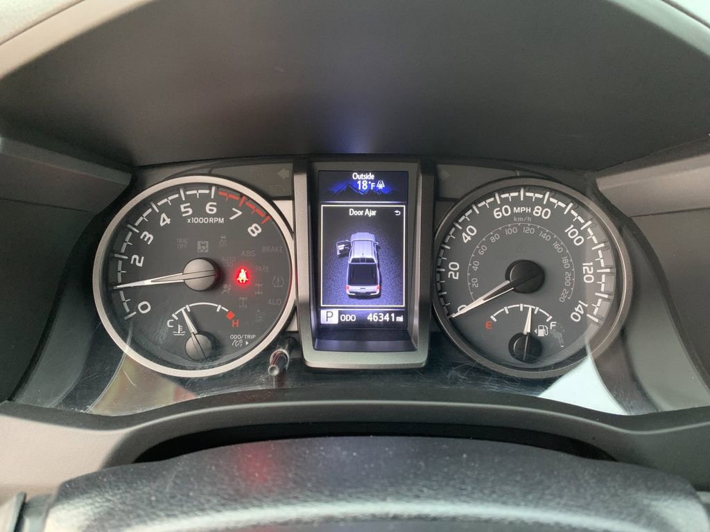 Used 2022 Toyota Tacoma TRD Off-Road w/ Technology Package image 30