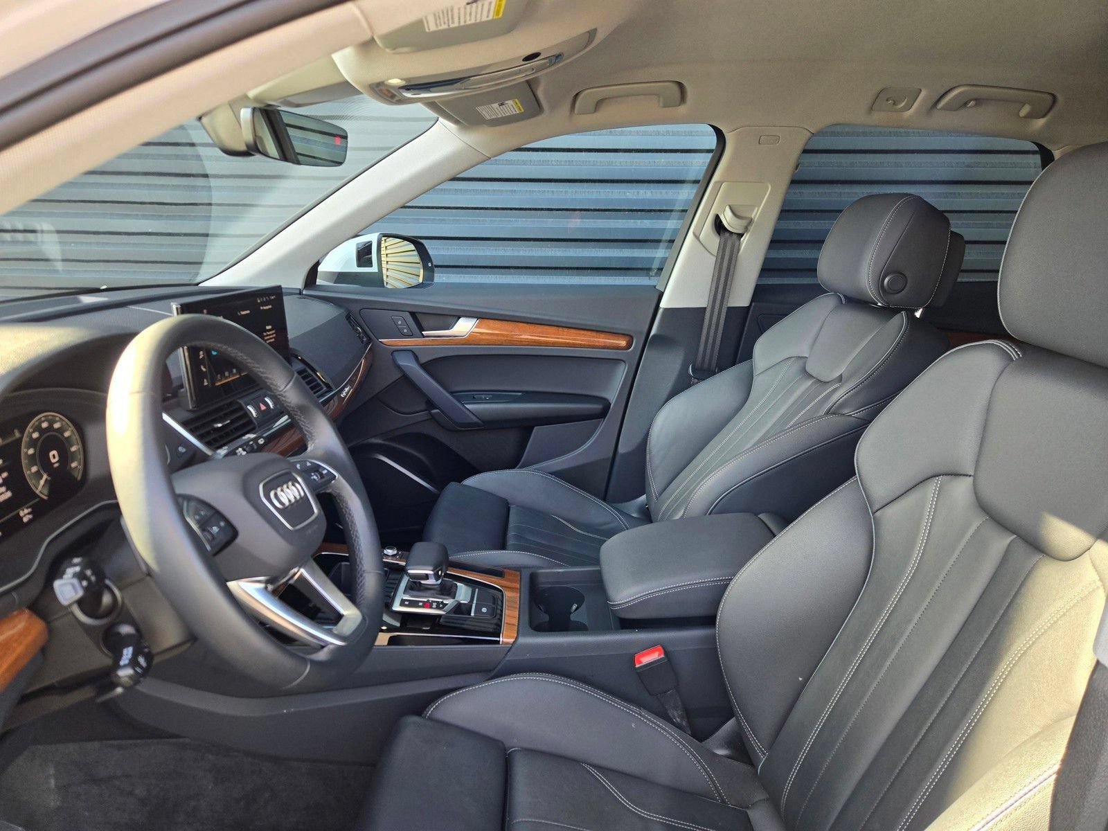 Used 2024 Audi Q5 e Premium w/ Convenience Package AWD/4WD image 27