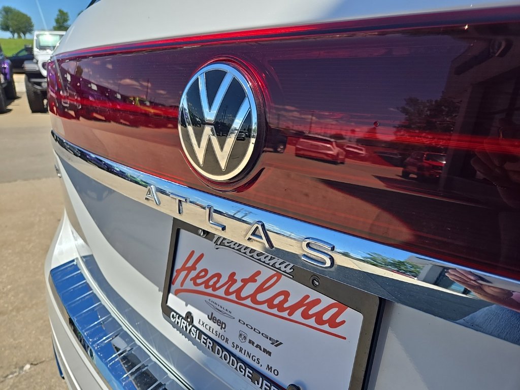 Used 2024 Volkswagen Atlas SEL Premium R-Line AWD/4WD image 22