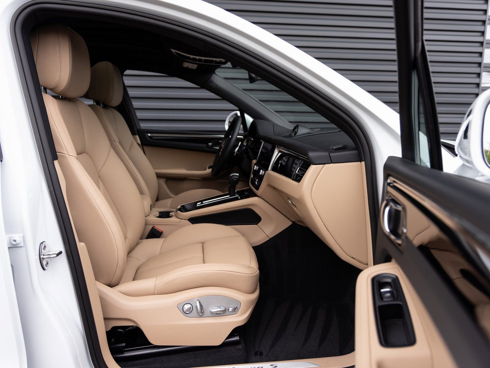 Certified 2026 Porsche Macan S image 33